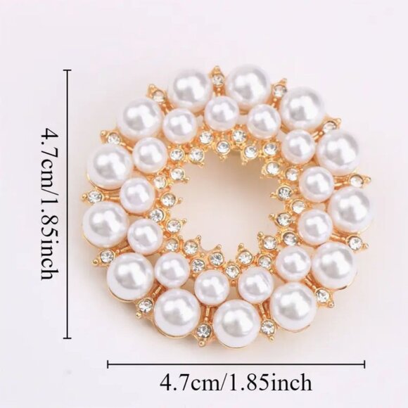 Elegant Pearl & Crystal Gold-Tone Circular Brooch Pin Jewelry - Picture 2 of 2